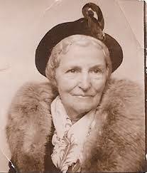 Elizabeth Burrier's Instagram, Twitter & Facebook