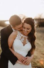 34 Ideas For Wedding Photos Ideas Bride And Groom Outdoor Bride Groom Ideas Outdoor Photo In 2020 Wedding Photography Bride Wedding Photos Poses Wedding Photos