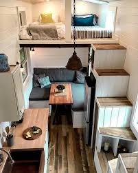 Montre En Bois Haut De Gamme En 2020 Interieurs De Toute Petite Maison Vivre Dans Une Tiny House Decoration D Une Petite Piece