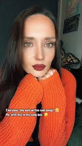 Paige Wolfe's Instagram, Twitter & Facebook