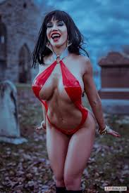 View Vampirella [Cosplay] Bianca Beauchamp for free | Simply-Cosplay