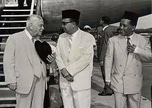 Saya tidak berniat untuk terus berpegang teguh pada kekuasaan. Abdul Razak Hussein Wikipedia