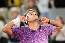 Cobolli sets all-Italian semifinal