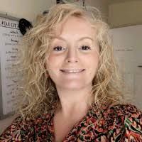 100+ "Úna" profiles