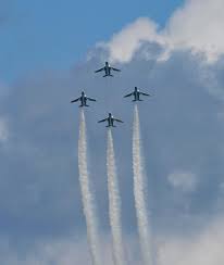 那覇でのブルーインパルス飛行、中止を要請 県平和委（琉球新報 ...