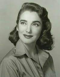 It was also during this time that new hair care products were introduced to. Hair Style Of 1950s Had An Impact On Common People 1 Merys Stores Vintage Hairstyles Retro Hairstyles 1950s Hairstyles