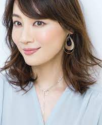 岡野瑞恵の 引き上げメイク 普段のメイクとリフトアップメイクの違い ヘアケア 顔 アイメイク