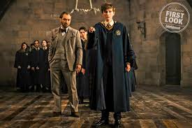 Do you like this video? 2 New Photos Surface From Fantastic Beasts The Crimes Of Grindelwald Featuring A Young Newt Scamander Geektyrant