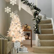 Dekorasi pada masa kini lebih menjurus kepada gaya kontemporari dan moden yang menekankan aspek penggunaan ruang secara maksima yang mungkin.setiap inci ruang adalah. Inspirasi Modern Dekorasi Natal Di Rumah