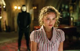 In the distant future, evey hammond is an average citizen of the united kingdom, which is under the rule of the fascist and tyrannical norsefire party. V Per Vendetta Recensione Del Film Di James Mcteigue Cinematographe It