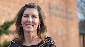 Lisa Thompson, GC'11, principal of Washington-Henry Elementary, earns  R.E.B. leadership award