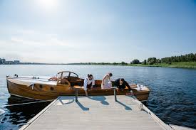 Hochzeits Boot Am Steg Des Hotel Warnow Arona Yachting