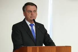 As imagens foram tiradas pela fotógrafa jaqueline bastos, que estava no local e percebeu que o general do exército estava sem a peça de proteção contra o coronavírus. Sem Mascara General Pazuello Ironiza Uso De Protecao Em Shopping De Manaus Onde Compra Isso 26 04 2021 Poder Folha