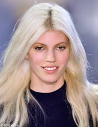 Le blond platine ne va pas à tout le monde. Blond Platine Quelles Sont Les Differentes Etapes Pour Parvenir A Cette Coloration