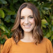 Amber Weir's Instagram, Twitter & Facebook