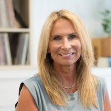 Kim Howard's Instagram, Twitter & Facebook