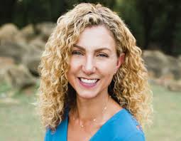 Kelly Foreman's Instagram, Twitter & Facebook