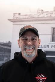 Travis Richards's Instagram, Twitter & Facebook