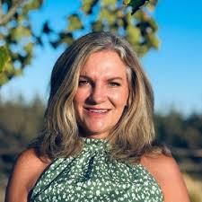 Job seekers beware! I wrote about this last year, but it's still happening.  A friend called me as she was about to receive an offer. Her interview  process was very quick and