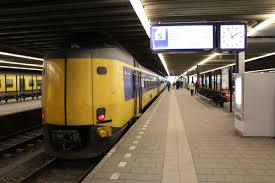 In den haag is in delen van de stad de stroom uitgevallen. Treinverkeer Den Haag Stil Door Stroomstoring