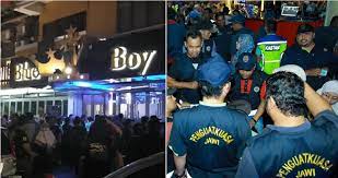 Blue mosque and batu caves tour from kuala lumpur. Legendary Alleged Gay Club In Kuala Lumpur Raided For First Time In 30 Years World Of Buzz