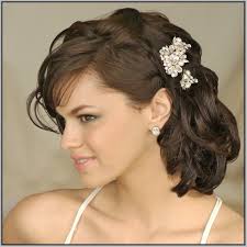 Help her look her best with one of these polished and pretty hairstyles. Mother Of The Bride Hairstyles For Thin Hair Women S Hair Hairstyles Medium Length Hair Styles Mother Of The Bride Hair Wedding Hairstyles For Medium Hair