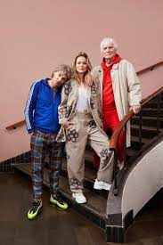 Wat ik ook doorheb is dat hij de nieuwe columnist van de viva is en naast het. Het Zit In De Familie De Volkskrant