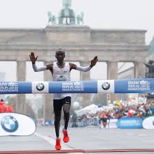 Eliud kipchoge was born on the 5th of november 1984 he is age 36. Eliud Kipchoge Remains Marathon S Big Boss Despite Missing World Record Marathon The Guardian