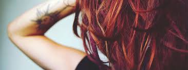 Nur eine strähne rot färben von deinem haar schaut wunder schön aus wnn du deine ganzen haare rot färbst steht dir nicht du schaust so wunderschön aus mit der einen strähne. Weinrote Haarfarbe So Wird Der Ton Perfekt