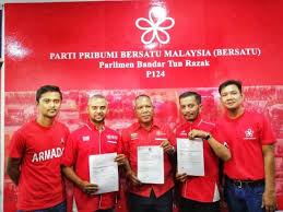 Bagi mengetahui butiran lanjut, kita terus bersama hafiz marzukhi di hotel waterfront, kuching. Empat Calon Bersatu Bandar Tun Razak Tarik Diri