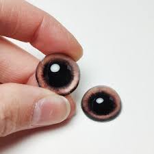 Glass false eyes
