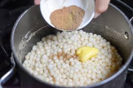 After looking for some recipes, i decided to throw. Moghrabieh Simply Lebanese