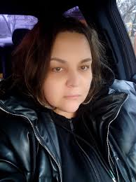 I turn small pieces of felt into wonderful brooches. I really like to add  hand embroidery, lace remnants and decor. This is a kind of meditation for  me. This is salvation 💕