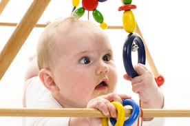 At 5 months old, your baby may be taking four to six ounces of breast milk or formula at each feeding, or perhaps even more. 5 Month Old Baby Milestones Weight And Activities Findmykids Blog