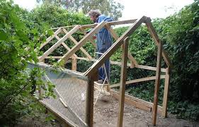 But glass is heavy, fragile and expensive, so most diy greenhouses are glazed with polycarbonate. How To Build A Greenhouse Homesteading Simple Self Sufficient Off The Grid Homesteading Com