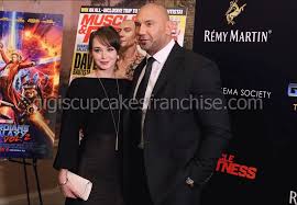 Dave bautista rose to fame as a professional wrestler and became an international star thanks to his acting skills. Die Unerklarliche Wahrheit Von Dave Bautistas Frau Sarah Jade Prominente Ehepartner