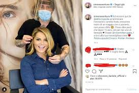 Nel post la ventura pubblica quattro. Simona Ventura Dal Parrucchiere Per Cambio Look Il Risultato