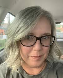 E L L E V I E H A I R S P A & D R Y B A R