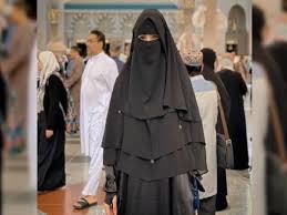 A saját utamat kell járnom halálom órájáig, ugyanis mások elgondolásait nem érthetem, nem követhetem és nem válthatom valóra, csak a magamét. Nur Sajat Transgender Yang Pernah Umrah Pakai Baju Wanita Akan Ditangkap