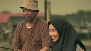 Wak selamat is the father of one siti hajar, who wishes to study abroad. Bisik Pada Langit On Moviebuff Com