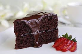 Sfornare la torta, lasciarla raffreddare 10 minuti, versare sopra la glassa e livellare la superficie. Torta Al Cioccolato Fondente Con Glassa Alla Nutella