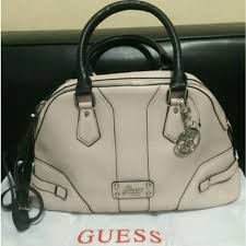 Tas selempang wanita ini menawarkan desain terkini dengan harga terjangkau dan kualitas tinggi di kelasnya. Tas Wanita Guess Original Barang Mewah Tas Dompet Di Carousell