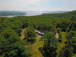 East 93rd street in carnegie hill is an area rich in its history and is considered one of the most sought after neighborhoods in manhattan. 21 Bird Hill Rd Tomkins Cove Ny 10986 31 Photos Mls 4826593 Movoto