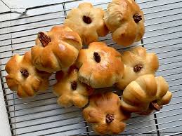 Pumpkin Shaped Rolls Recipe Recipe In 2020 Julia Child Recipes Pumpkin Rolls