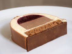 Buche Comme Une Foret Noire Buche De Noel Chocolat Buche De Noel Buche De Noel Recette Facile
