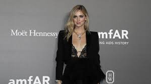 With only 5 minutes you can hack an instagram account. Kiara Ferani H Pio Diashmh Fashion Blogger Einai Egkyos Bovary