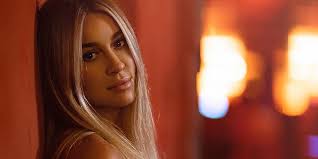 Check spelling or type a new query. Anzhelika Terlyuga Karatistka Pohvastalas Figuroj V Kupalnike Foto Nv