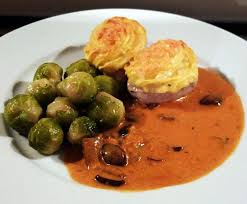 Schweinefilet Mit Kartoffelhaube Und Steinpilz Rahm Sosse Mit Gemuse Nach Saison Rezept Schweinefilet Schweine Filet Schweinefilet Rezepte