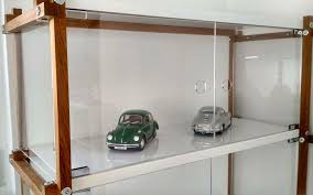 Modellauto Vitrine Aus Acrylglas Holz Selber Bauen Plattenzuschnitt24 De Blog Acrylglas Vitrine Glasvitrine