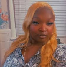 Dos anyone have availability for some lash clusters and a sleek ponytail  tdy?